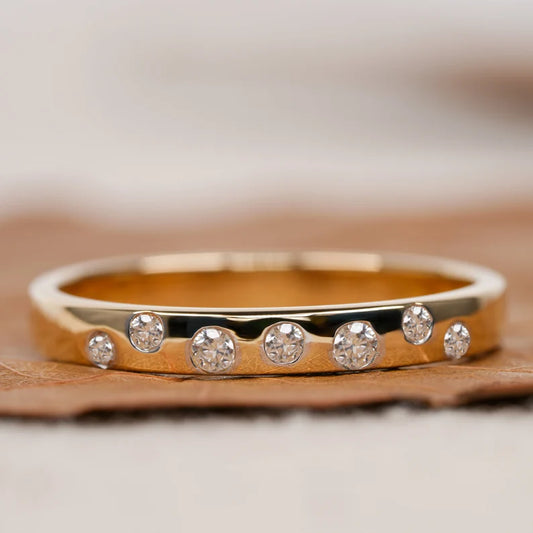 Small Diamonds Round Band