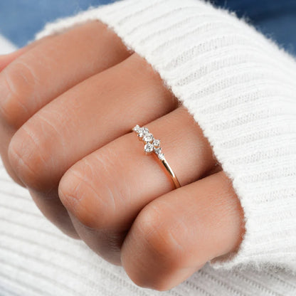 Cluster Round Cut Diamond Ring